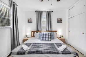 5 bedrooms, desk, iron/ironing board, travel crib