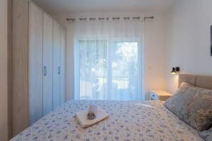 2 bedrooms, WiFi, bed sheets