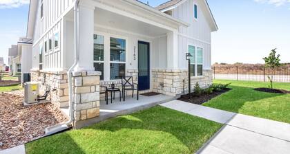 Gorgeous 2 BDR Cottage Minutes to Everything NBTX!