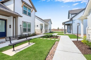 Exterior - Gorgeous 2 BDR Cottage Minutes to Everything NBTX! (New Braunfels)