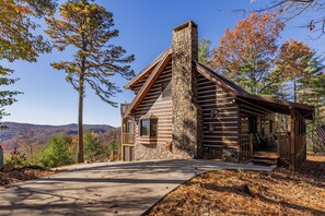 Exterior - Hawk's Rest: Private Cabin, Great Views, Hot Tub, WIFI, Fireplace (Ferguson)