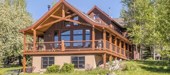 Enchanting Home! 10 Min Drive to Resort, 5 Min to Town Center!