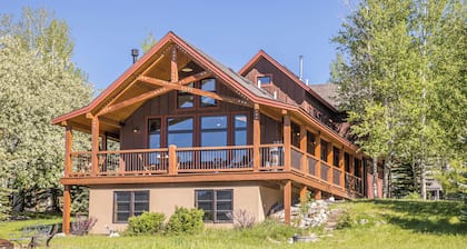 Enchanting Home! 10 Min Drive to Resort, 5 Min to Town Center!