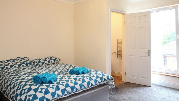 Unclassified image, 1 of 5, button - Darwin road guest house room 5  (Southampton)