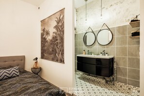 1 bedroom - In the heart of downtown La Rochelle, Espace Combine Charme Et Confort (LA ROCHELLE)