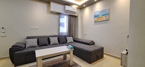 Smart TV - Cozy 1BR in Princess Resort with Pools & Private Beach (Red Sea Governorate)
