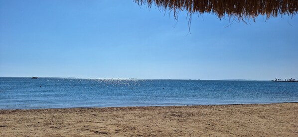 Beach nearby, sun loungers, beach towels
