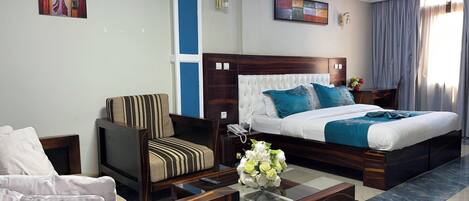Comfort Suite, 1 Queen Bed | Desk, laptop workspace, blackout curtains, free WiFi