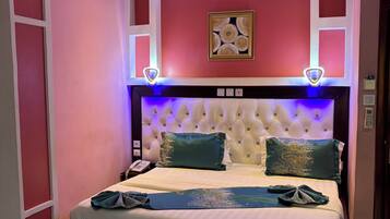 Junior Suite | Desk, laptop workspace, blackout curtains, free WiFi