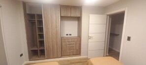 2 dormitorios, tabla de planchar con plancha, wifi y ropa de cama