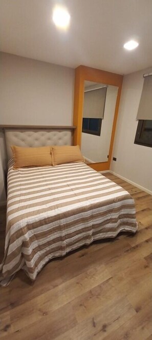 2 bedrooms, iron/ironing board, WiFi, bed sheets