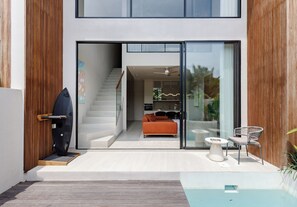 Outdoor dining - SOLAIR Pererenan Loft #9 - 1 bdr - with pool and rooftop barbeque (Badung)