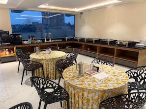 Café da manhã, almoço e jantar