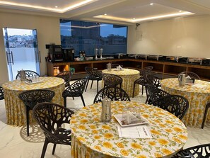 Café da manhã, almoço e jantar