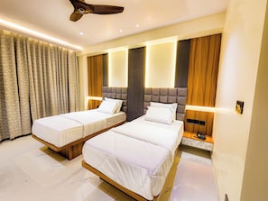 Quarto duplo executivo | Ferros/tábuas de passar roupa, Wi-Fi de cortesia, roupa de cama