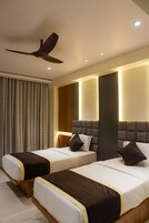 Executive Twin Room | Iron/ironing board, free WiFi, bed sheets