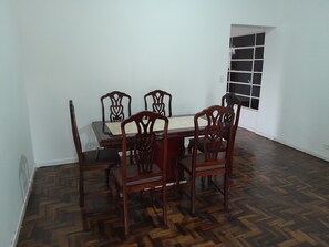 Dining - Rooms for seasonal rentals (Jardim Shangri-Lá A Londrina)