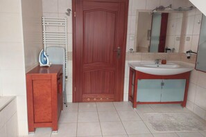 Bathroom - Apartment in Sopot near Monte Cassino Street (Sopot)