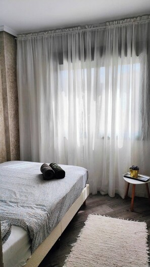 3 habitaciones, escritorio, tabla de planchar con plancha y wifi gratis