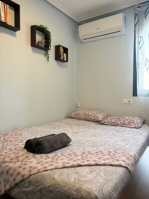 3 slaapkamers, een strijkplank/strijkijzer, wifi, beddengoed