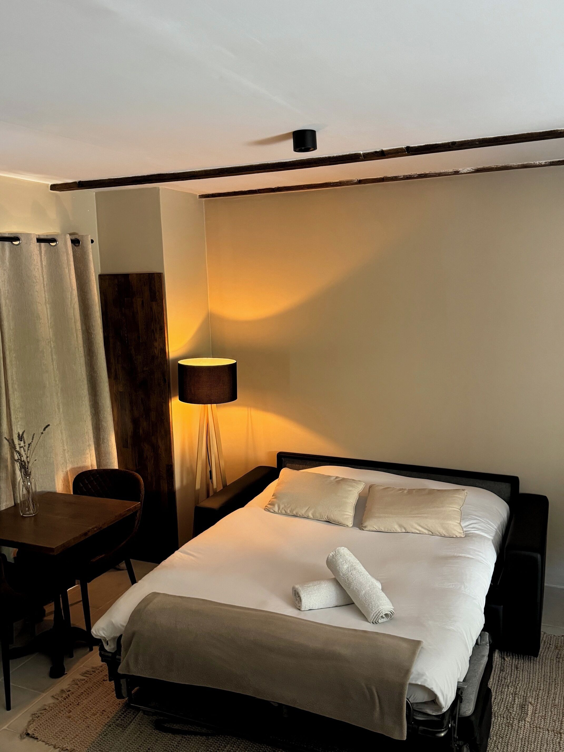 1 slaapkamer, een strijkplank/strijkijzer, wifi, beddengoed