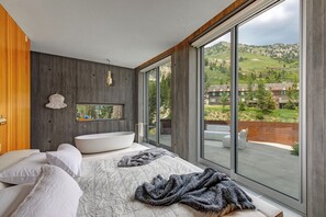 3 habitaciones, escritorio, tabla de planchar con plancha y wifi gratis
