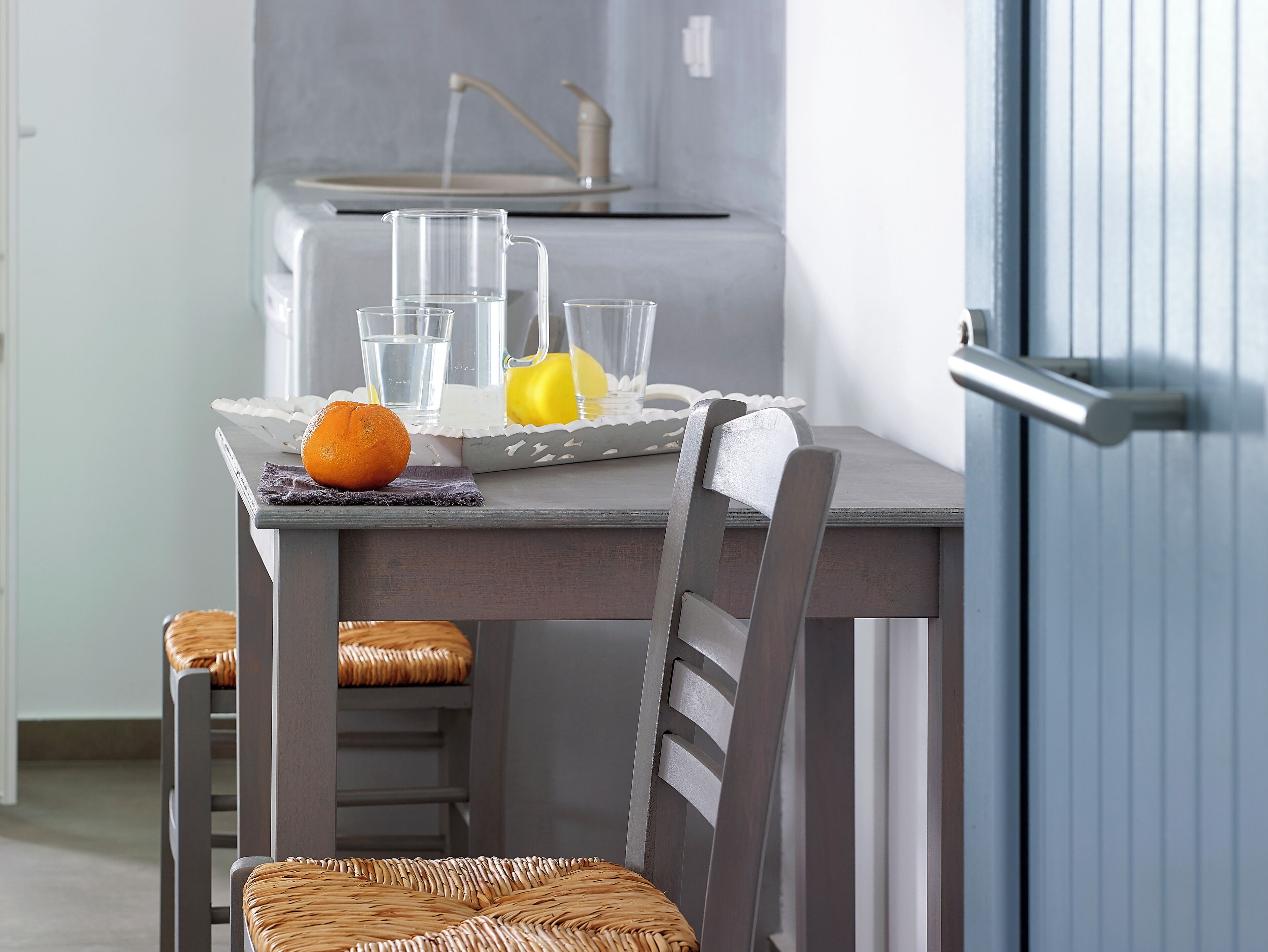 Kühlschrank, Wasserkocher mit Kaffee-/Teezubehör