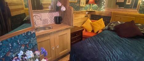 1 bedroom, WiFi, bed sheets