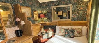 Cosy boutique style space.  Close to country pub. Direct bus route to Liverpool.