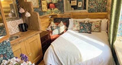 Cosy boutique style space. Close to country pub. Direct bus route to Liverpool.