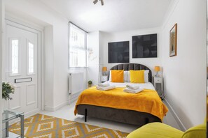 2 bedrooms, iron/ironing board, travel crib, free WiFi
