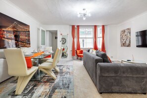 Smart TV - *Fabulous Two Bed Apt in Heart of Chelsea - London* (London)