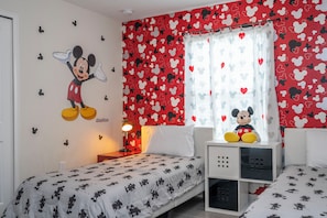 5 bedrooms, iron/ironing board, WiFi, bed sheets