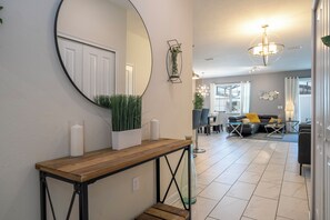 Interior - 3085 TS - Opulent 5 BR Townhome Private Pool (Kissimmee)