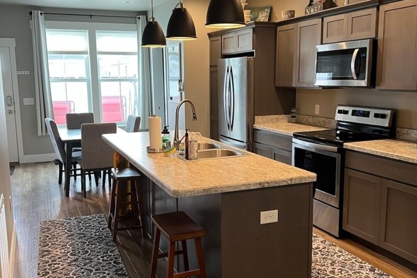 Frigorífic, microones, forn i placa de cuina