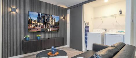 Tv, videobibliotek, stereoanlæg