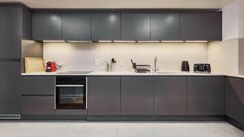 Coffee/tea maker, fridge, microwave, oven