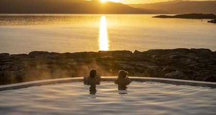 Old Powdermill Cottage - a cottage that sleeps 6 guests in 3 bedrooms