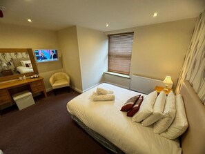 Double Room | Iron/ironing board, free WiFi - George Hotel Hayfield (High Peak)