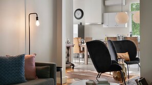 Smart TV, fireplace