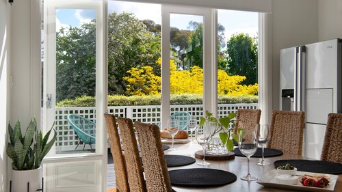 Escape to Karlen’s Retreat - A Light-filled country hideaway perfect for up to six guests