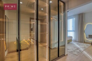 Appartement supérieur, 2 chambres | 2 chambres, fer et planche à repasser, accès au Wi-Fi (inclus)