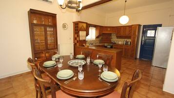 Apartamento | 3 quartos, escrivaninha