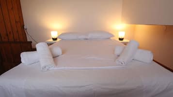 Apartment | 3 bedrooms, desk