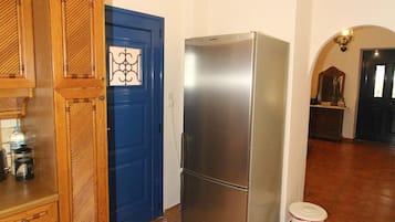 Apartment | 3 bedrooms, desk