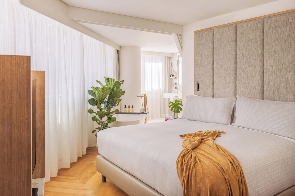 Biancheria da letto di alta qualità, copriletto in piuma, minibar