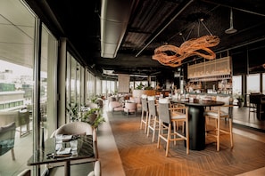 2 restaurantes, cocina europea moderna