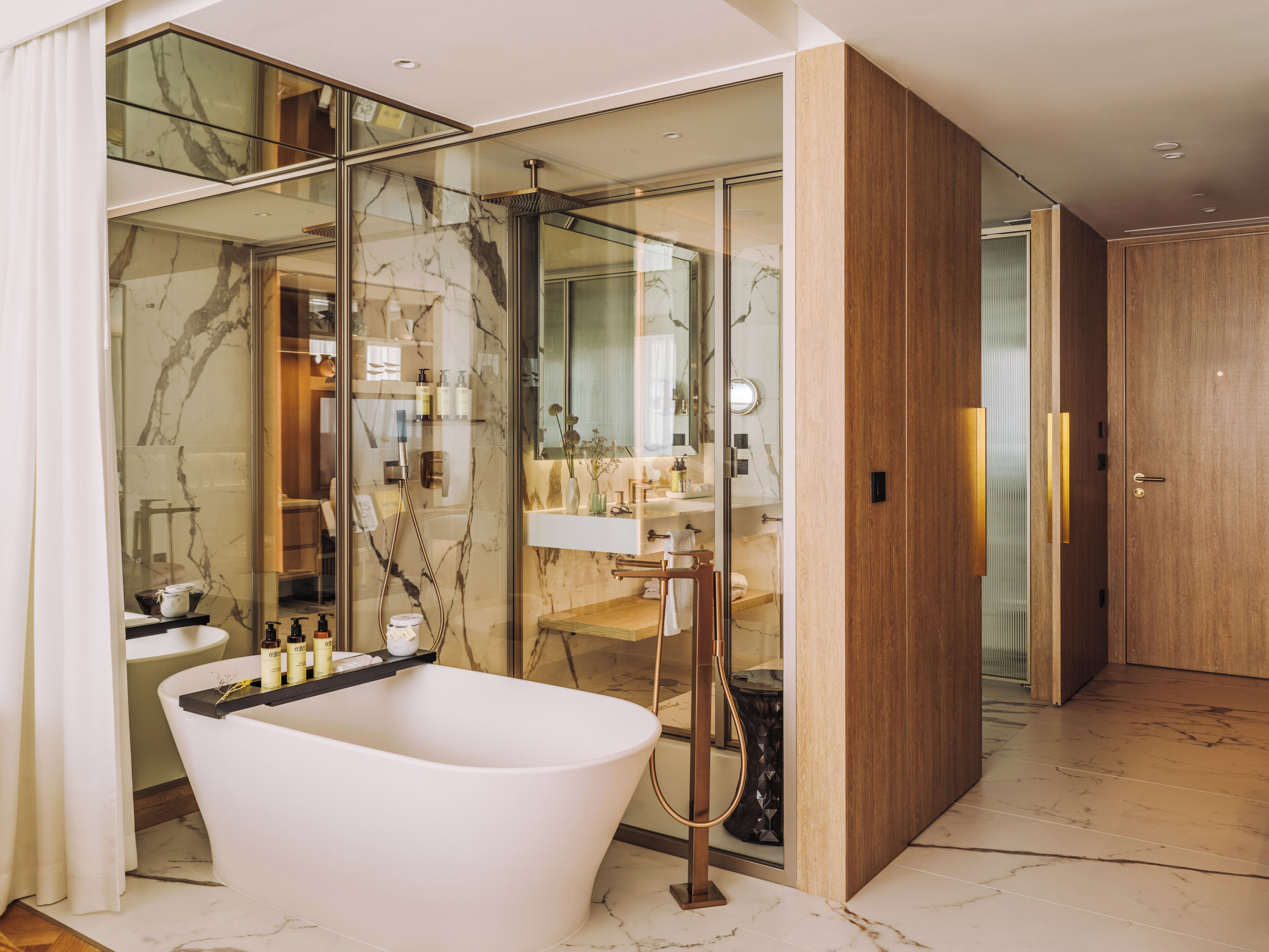 Superior ME with Freestanding Bath | Premium bedding, down duvets, minibar, in-room safe