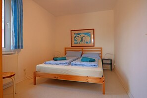 2 bedrooms, travel cot, free WiFi