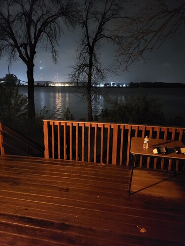 1-bedroom house w/ Cabin Interior on the Mississippi River...Campbells Island